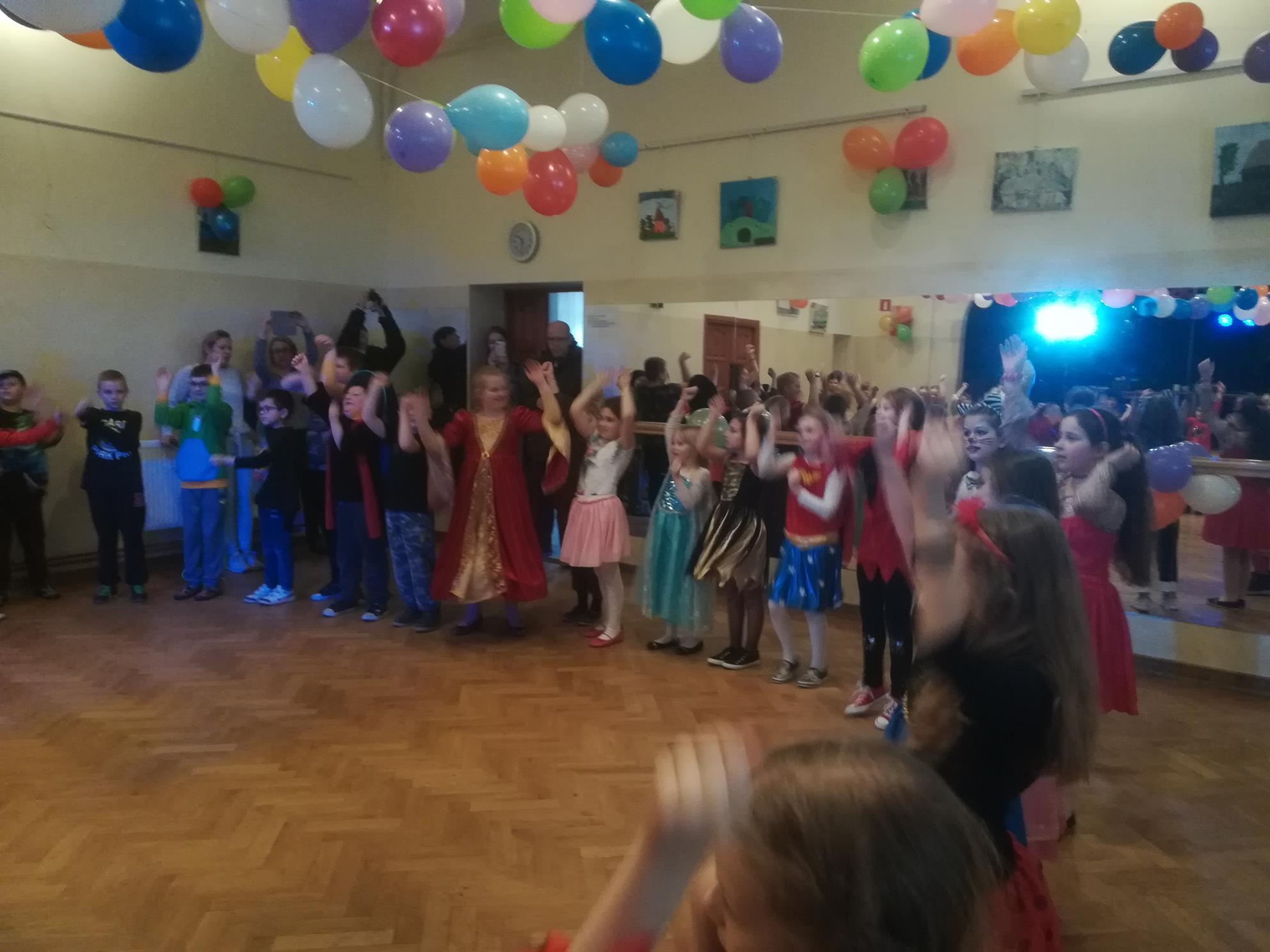 ZABAWA KARNAWAŁOWA UCZNIÓW KLAS I-III W SĘKOWEJ
